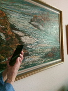 Kuvassa taustalla näkyy Marriksen Tapio -pojan taideteos. 