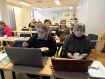 Etualalla Nurmeksen reumayhdistyksen porukkaa